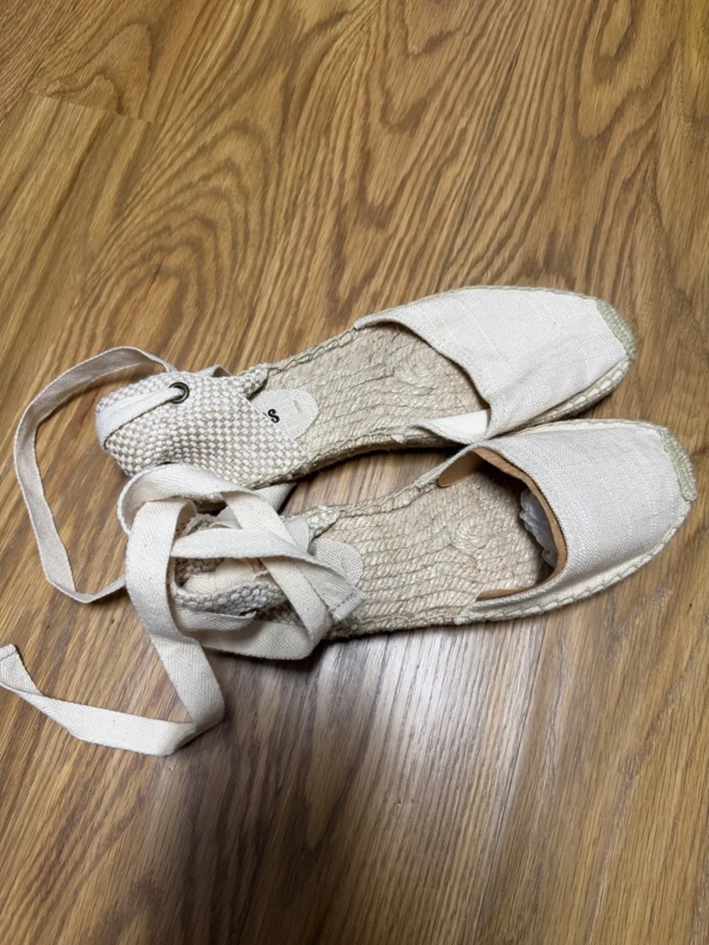 Brand new Soludos Cream Lace-Up Espadrille Flats
